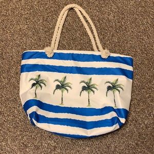 Beach Bag that zips up/closes